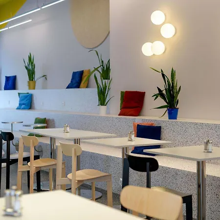 Ibis Budget Hotel 2*
